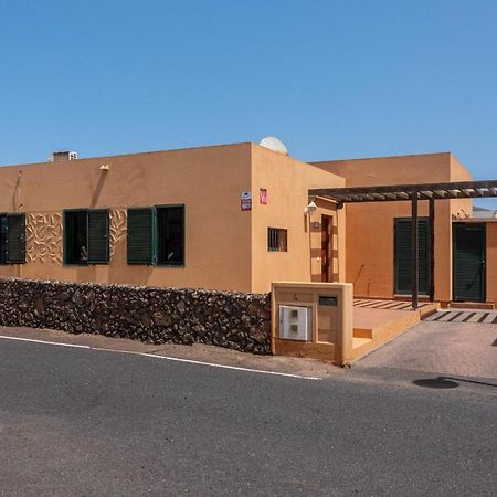 Lovely 2-Bed Villa In Corralejo Fuerteventura Exterior photo
